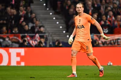 Goleiro falha, Tottenham é goleado e se complica nas oitavas de final