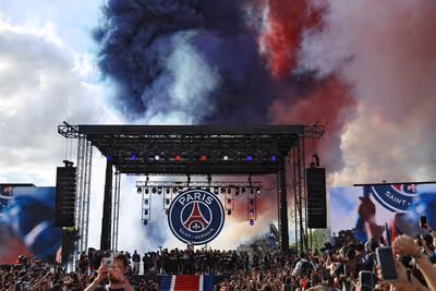 Polícia detém quase 900 pessoas na França durante comemorações de torcedores do PSG