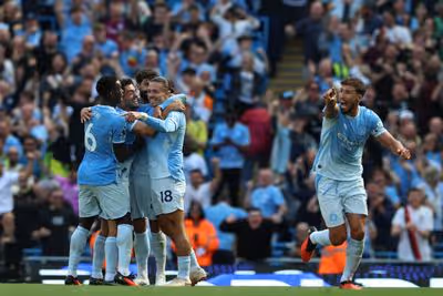 Manchester City vira no fim e vence o Bournemouth em estreia no Inglês