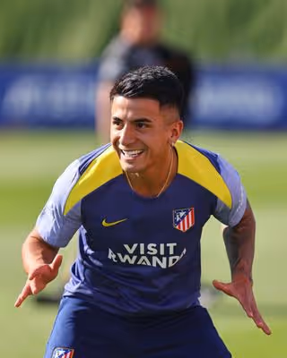 Flamengo insiste por Thiago Almada, e diretor vai à Argentina