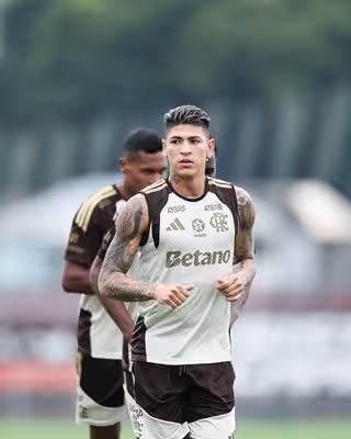 Flamengo consegue efeito suspensivo para Jorge Carrascal