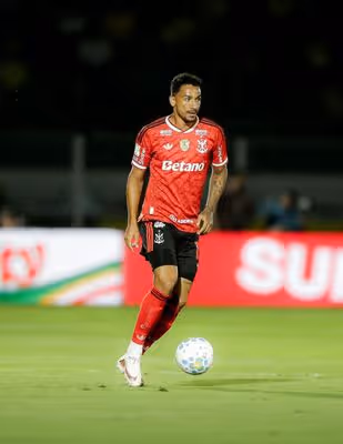 Danilo ressalta experiência do elenco do Flamengo e prega 'equilíbrio'