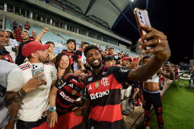 Royal admite proposta para sair do Flamengo: 'Não sei o futuro'