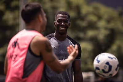 Vasco inicia 2026 com a missão de renovar contrato de Cuesta