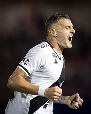 Dirigente confirma interesse do Cerro Porteño em Vegetti, atacante do Vasco