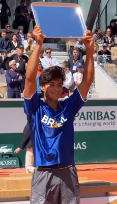 Guto Miguel vence Roland Garros juvenil e se torna o primeiro brasileiro campeão do torneio