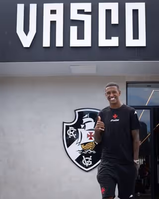 Vasco se preocupa com gramado sintético e pode poupar reforços em clássico