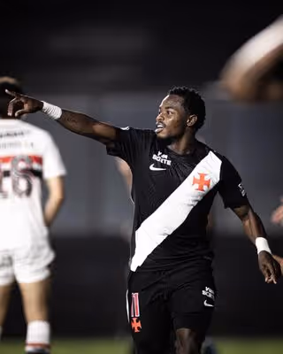 Andrés Gómez valoriza a torcida do Vasco após vitória: 'Sempre nos apoia'