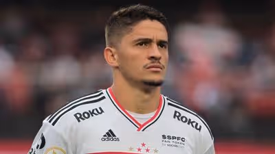 Botafogo enfrenta concorrência por Pablo Maia