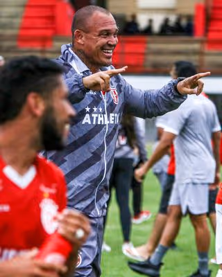 America renova com o técnico Leandrão após vice na Copa Rio