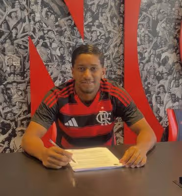 Flamengo assina com joia da base e rescinde com volante do sub-20