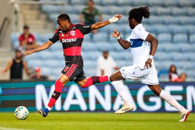 Lorran pode ganhar espaço no Flamengo após boa atuação em amistoso