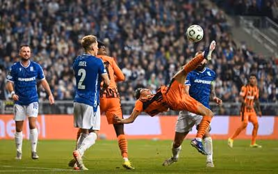 Isaque, ex-Fluminense, comemora gol de bicicleta pelo Shakhtar: 'Sensação única'