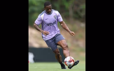 Recuperado de lesão, Bastos espera ganhar sequência no Botafogo