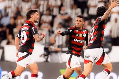 Arrascaeta minimiza polêmica com Samuel Lino: 'Está tranquilo'