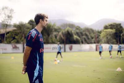 Dupla do Flamengo destaca trabalho de Rodrigo Caio: 'Informações importantes e cruciais'