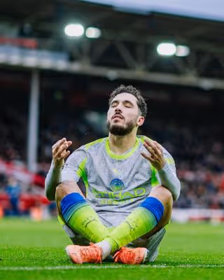 City vence o Nottingham Forest fora de casa e segue na cola do Arsenal na Premier League