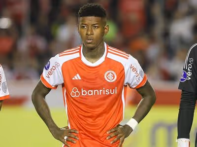 Flamengo avança e encaminha contratação de Vitão, do Internacional