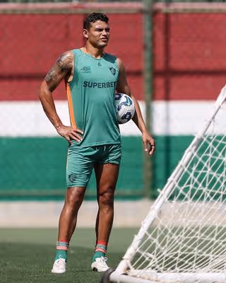 Técnico do Milan abre as portas para retorno de Thiago Silva ao clube