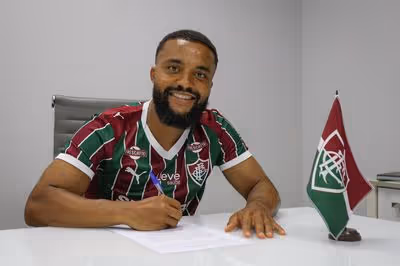 Fluminense oficializa renovação de contrato de Samuel Xavier