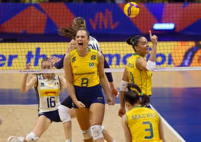 Seleção feminina de vôlei vence jogaço de cinco sets contra a Itália