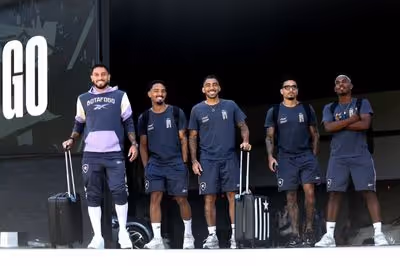 Com Gregore, Botafogo embarca para Brasília para clássico com o Vasco