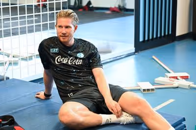 De Bruyne passará por cirurgia e ficará afastado por pelo menos três meses
