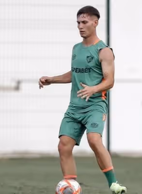 Fluminense avalia testar atacante na lateral esquerda