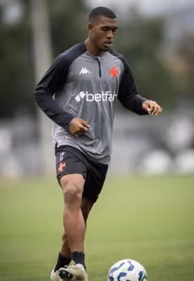 Vasco espera venda recorde por Rayan, afirma jornal espanhol