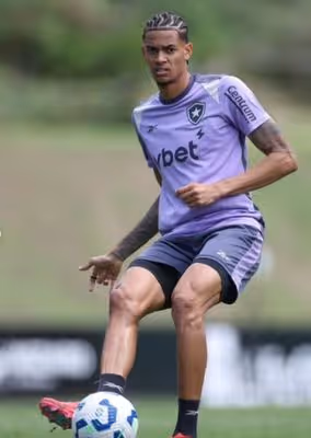 Newton não joga a toalha e afirma que ainda crê em título do Botafogo: 'Lutar até o fim'