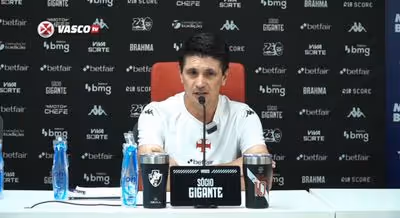 Auxiliar exalta Vegetti após vitória do Vasco: 'Um dos nossos líderes'