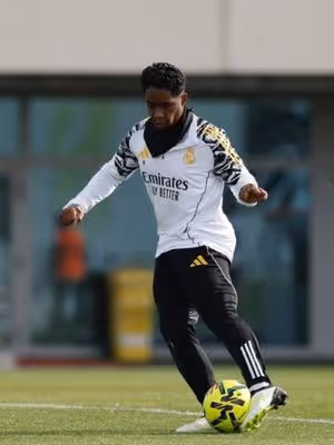 Endrick será o camisa 9 do Lyon e acordo prevê chances como titular