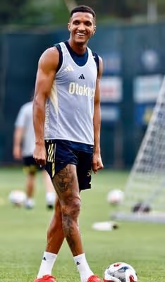 Fluminense estaria disputando zagueiro de clube turco com o Bahia