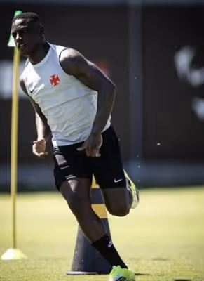 Vasco confia em rápida evolução de Hinestroza e Brenner