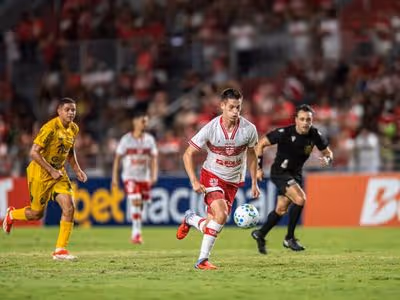 Estrella retorna ao Vasco após empréstimo e tem futuro indefinido