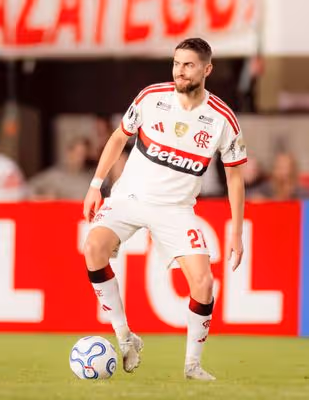 Jorginho reclama de entradas fortes do Estudiantes: ‘Coisas feias’