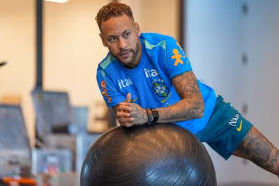 Cuca diz que ainda 'não tem programação' para retorno de Neymar