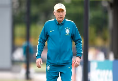 Jornal espanhol destaca escolha de Ancelotti por Rayan: 'Confia cegamente'