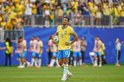 Danilo admite erro em gol do Japão e exalta grupo: 'Muita resiliência'