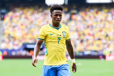 Impasse com Real faz Arsenal voltar a sonhar com Vini Jr
