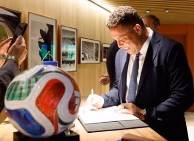Ronaldo manda mensagem para Neymar: 'Não decida nada agora'