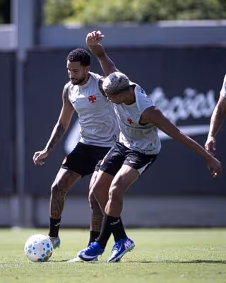 Após lesão grave, Jair é reintegrado e fica perto de retorno ao Vasco