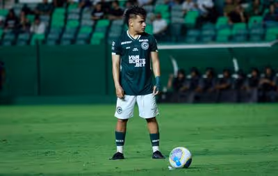 Esli García é barrado no Goiás e deve deixar o clube em 2026