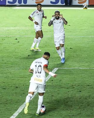Neymar retorna e reacende expectativa; veja como foi