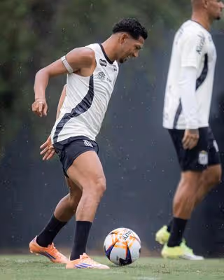 Sem gol há 21 jogos, Rony deve substituir Gabigol suspenso contra o Botafogo