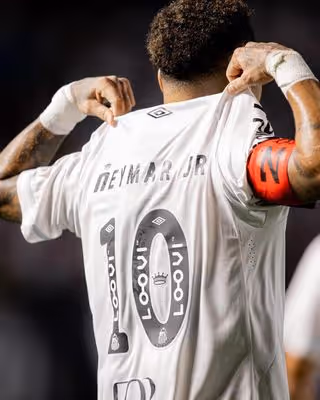 Neymar dá espetáculo, Santos vence e Vasco afunda