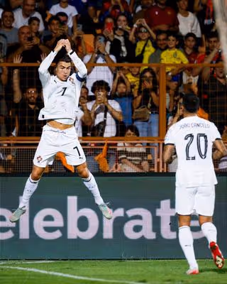 Cristiano Ronaldo marca e se aproxima do milésimo gol