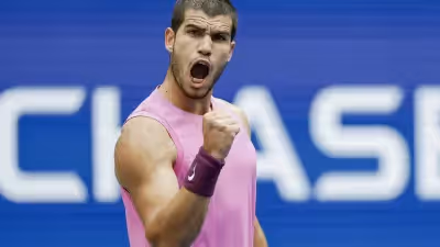 Carlos Alcaraz elimina Novak Djokovic e está na final do US Open