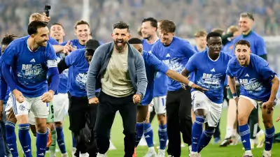 Schalke 04 confirma regresso à Liga alemã três anos depois