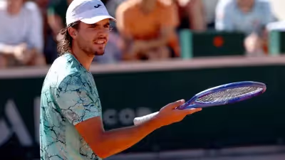 Faria contraria Shapovalov e avança para a segunda ronda de Roland Garros